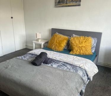 Shadwell House | London Budget Maisonette