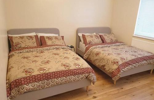 Southgate Apartment | London Luxury 2 Bedroom Flat Sleeps 8 free parking