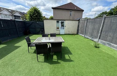 Cranbrook Apartment | London Luxury 2Bedrooms, Reception, Garden, Apartment