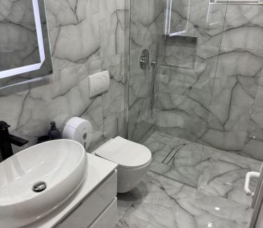 Kukes Hotel | London Restaurant Hotel
