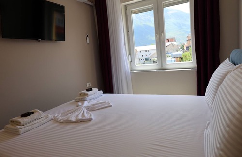 Kukes Hotel | London Restaurant Hotel