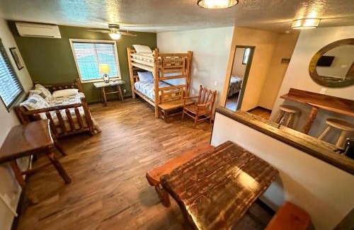 Cougar Resort | Lone Fir Resort