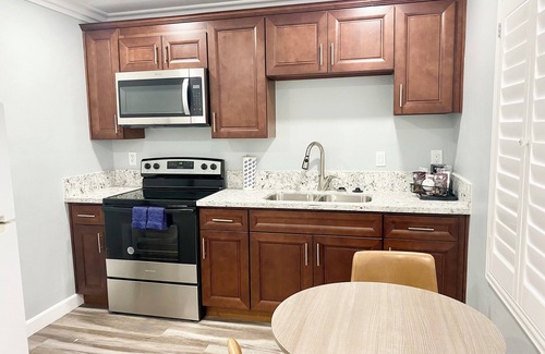 North Fremont Street Hotel | Lone Oak Lodge