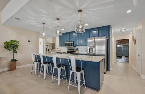 Trinity House | Lone Star Peninsula- Stunning Waterfront Retreat