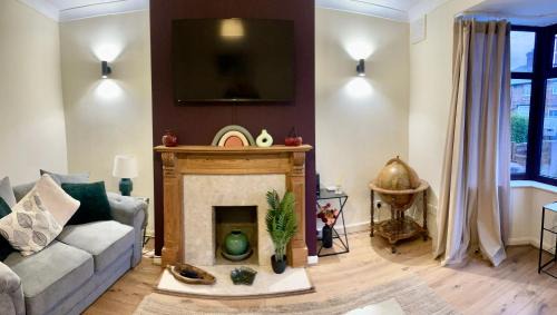Long Eaton House | Long Eaton house sleeps 6 & double sofabed