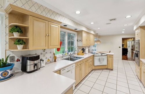 Huntington House | Long Island Estate with Heated Pool 1 Hr from Manhattan