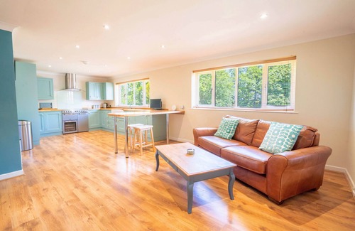 Zeals House | Long Lane Stables Lodge. Spacious Country Retreat
