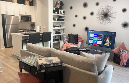 Deep Ellum Apartment | Long Term Medical Stays Welcome! Walk to BaylornFree Parking! Resort-style Pool