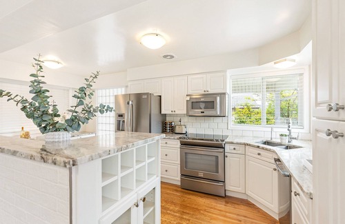 City Centre House | 🏡 Long term rental 5 Bdrm Sleeps 12 Close to Downtown AC/Wifi