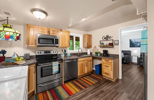 Bothell House | Long Term Stay Discount. Business, Couples and Families Welcome/Ground Floor