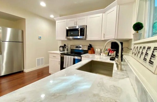 Seattle Metro Area Apartment | Long term stay Near Airport, Hospitals & Seattle