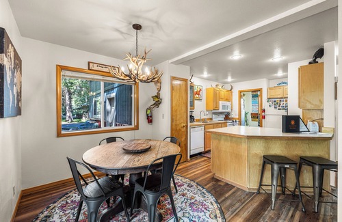 McCall House | Longhorn Hideaway: Pet Friendly, Hot tub, Near Ponderosa Park, Quiet Wooded Neighborhood