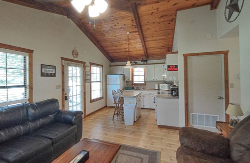 Edom House | Longhorn Lake House - Arcridgeranchresort.com