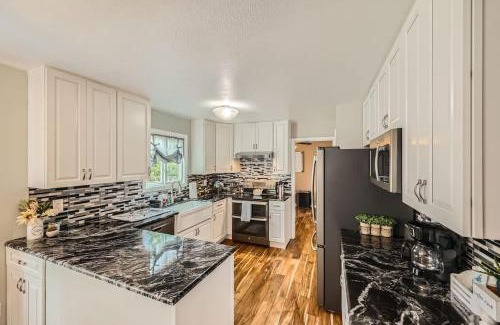 Longmont House | Longmont Gem Pet & Family Friendly Home Office 30 Day