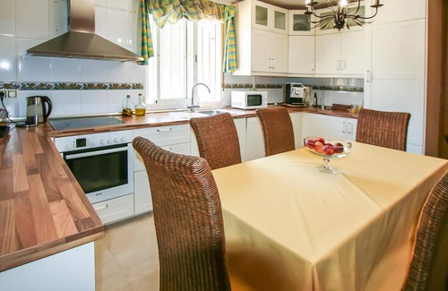 Abanilla House | Look forward to a tasteful vacation villa in the mountainous hinterland in southeastern Spain.