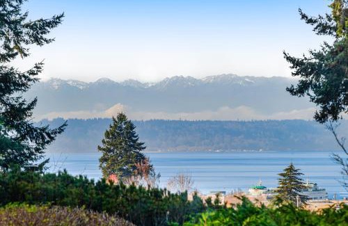 The Bowl of Edmonds House | Lookout Lodge
