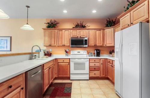 Dillon House | Lookout Ridge 45 by Great Western Lodging