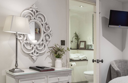 Box Bed & Breakfast | Lorne House