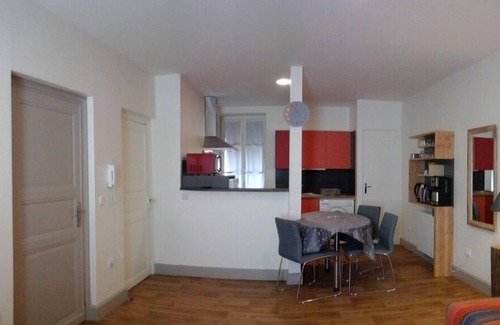 Laroque-des-Arcs Apartment | Lot Valley. 5 km from Cahors