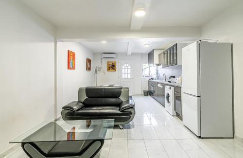 Les Chutes Lavie Apartment | Lou Palmieri
