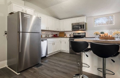 Merriwether House | Louisville Dream House 4BR/2BA by CozySuites