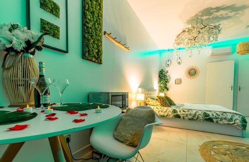 Rhone Apartment | Love Jacuzzi