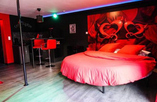 Talmont-Saint-Hilaire Apartment | Love Room Passion