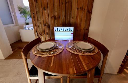 La Verpilliere Apartment | Love room Piccola casa, côté île