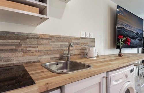 Villeneuve-le-Roi Apartment | Love Room with Jacuzzi, Le Saccard