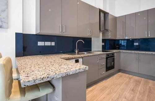 Woking Apartment | Lovely 1 Bedroom Apartment in Central Woking