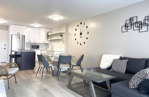 Congress Park Condo | Lovely 1 bedroom condo near shops & dining!