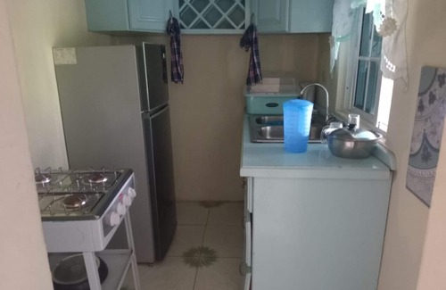 Ewarton Cottage | Lovely 1-Bed Cottage in St catherine Jamaica