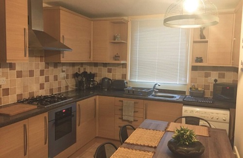 Rushey Green Apartment | Lovely 2 bed - 2 bath London Victorian Apartment with all modern conveniences