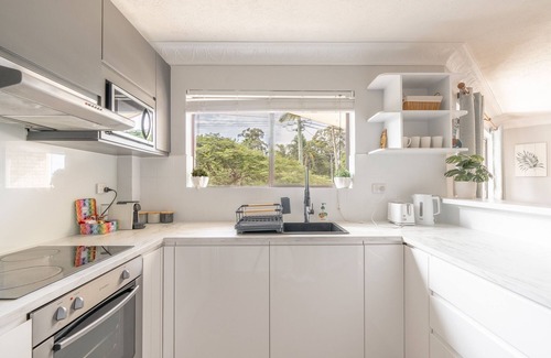Nundah Apartment | Lovely 2-Bed by Oxenham Park, Transport & Shops