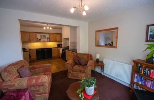 Staple Hill House | Lovely 2 bed house with garden and parking
