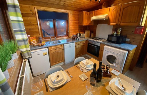 Bethesda Ski Chalet | Lovely 2 bed lodge with one double and one twin.