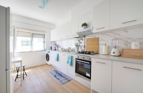 Moita Apartment | Lovely 2 bed apartment in quiet Lisbon South Bay - Close to the best beaches!