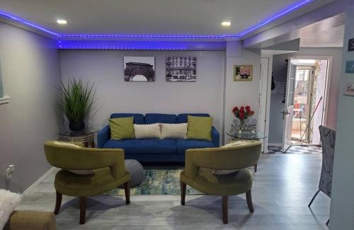 University Heights Apartment | Lovely 2 bedroom Apartment with 2 Entrance and Parking