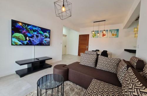 Candos Apartment | Lovely 2-bedroom apart, next to Park, Free Parking