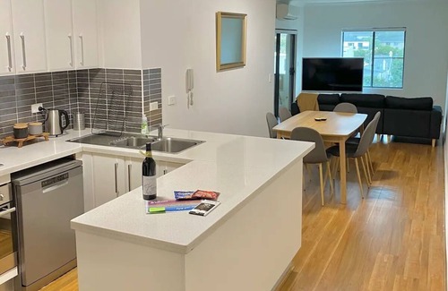 Petersham North Condo | Lovely 2 bedroom apartment with city views