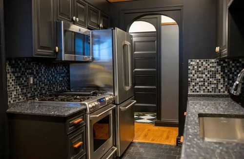 Scranton Apartment | Lovely 2 bedroom apartment with indoor fireplace!