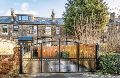 Shipley Apartment | Lovely 2-bedroom basement apartment