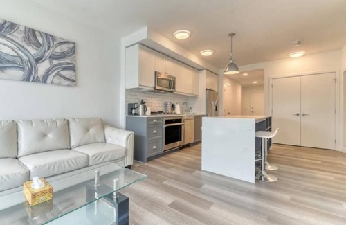 Kensington Condo | Lovely 2-bedroom condo with Free Parking