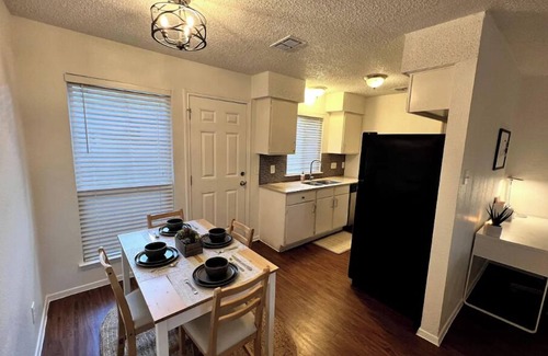 Franklin Park Condo | Lovely 2-bedroom Condo! Easy Access to Downtown!