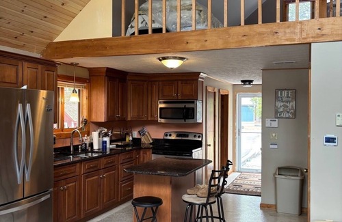 Limerick Cottage | Lovely 2-bedroom cottage with AC in Limerick, ME on Sokokis Lake