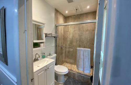 Orange Lake Apartment | Lovely 2 Bedroom Cottage Just Off Orange Lake!