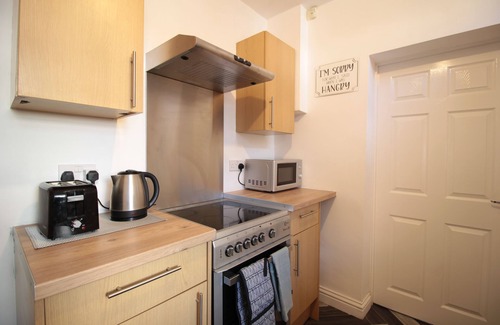 Gateshead Apartment | Lovely 2 bedroom downstairs apartment
