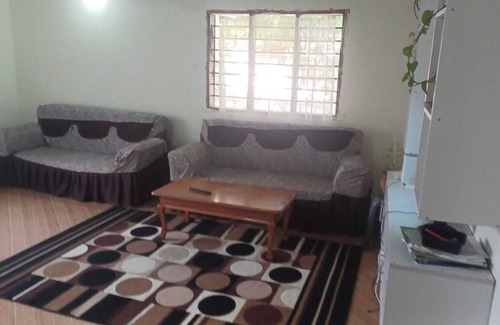 Galu House | Lovely 2-bedroom house with WiFi in Wabungu. 2 Bathrooms.