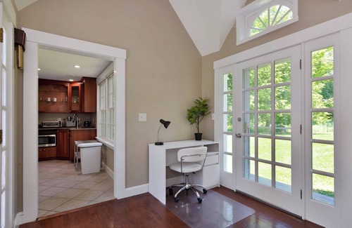 Andover House | Lovely 2 bedroom- kitchenette