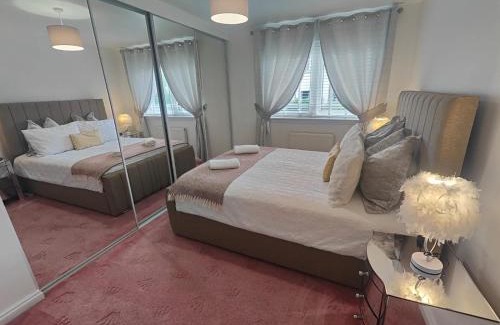 Clydebank Apartment | Lovely 2 Bedroom Modern Ground Floor Flat
